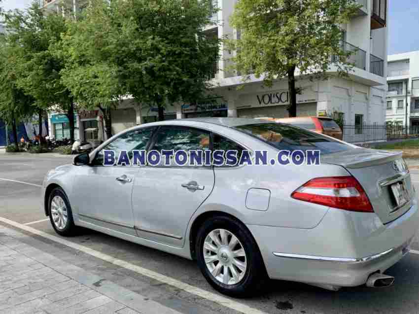 Cần bán gấp xe Nissan Teana 2.0 AT năm 2010, màu Bạc, Số tự động