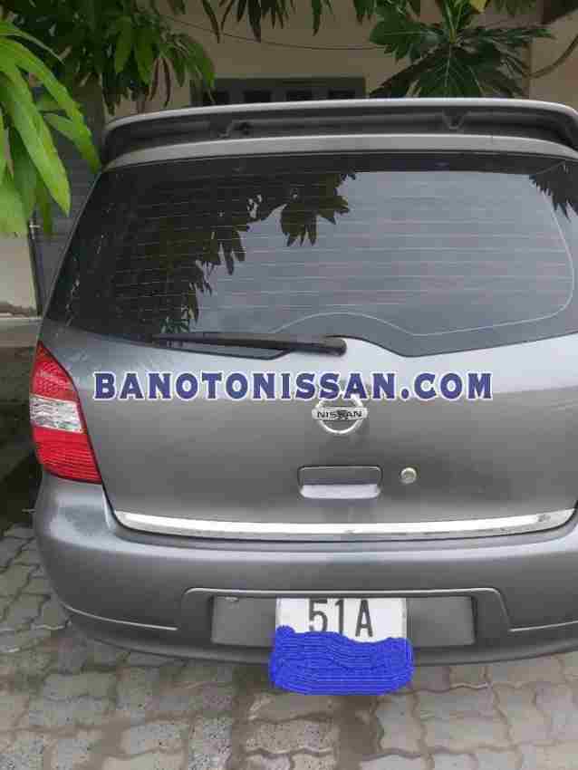 Cần bán Nissan Grand livina 1.8 MT 2010 xe đẹp