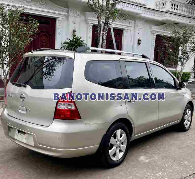 Bán Nissan Grand livina 1.8 AT đời 2011 xe đẹp - giá tốt