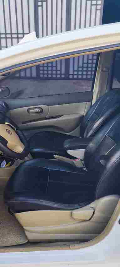 Cần bán Nissan Grand livina 1.8 MT 2010 - Số tay