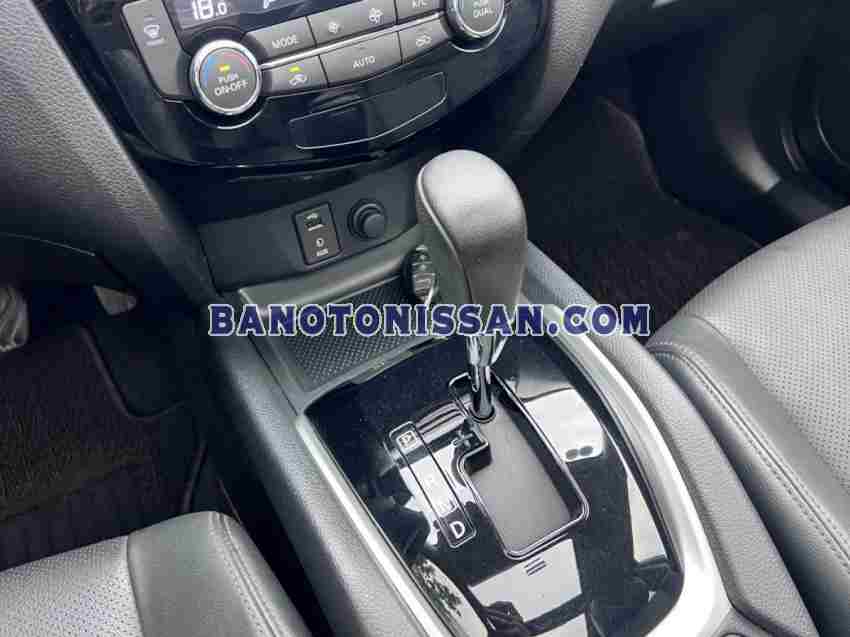 Cần bán gấp Nissan X trail 2.0 SL Luxury đời 2020, màu Trắng